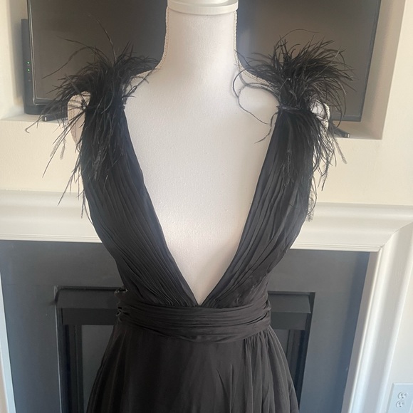MAC DUGGAL Black Plunge Ostrich Feather Gown - Picture 2 of 8